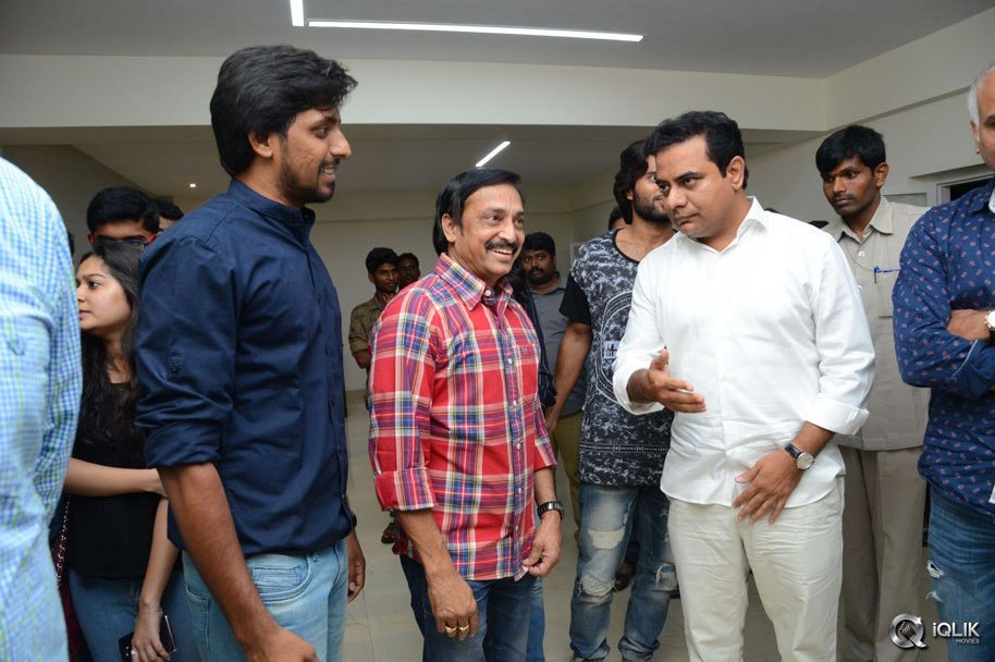 KTR-Watching-Pelli-Choopulu-Movie-Special-Show